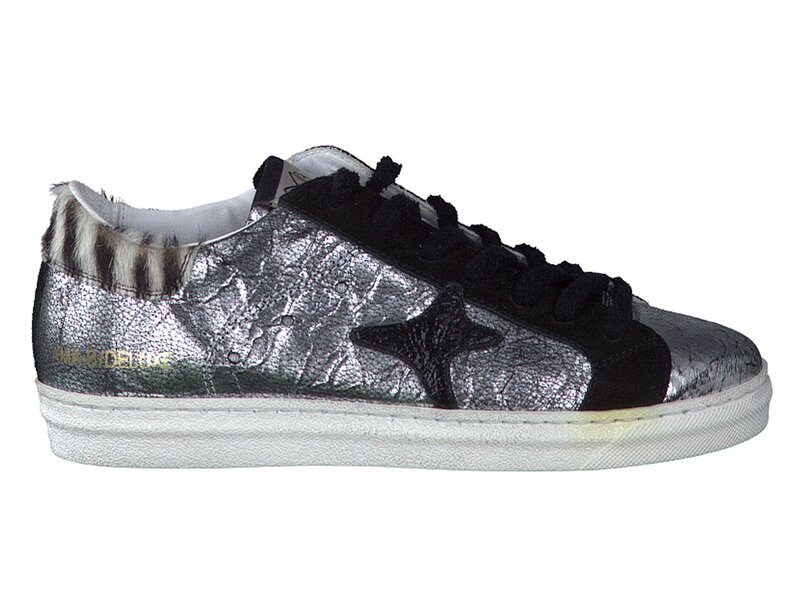 Bekijk product 'Ama Brand Sneakers Zilver' Ama Brand Sneakers Zilver