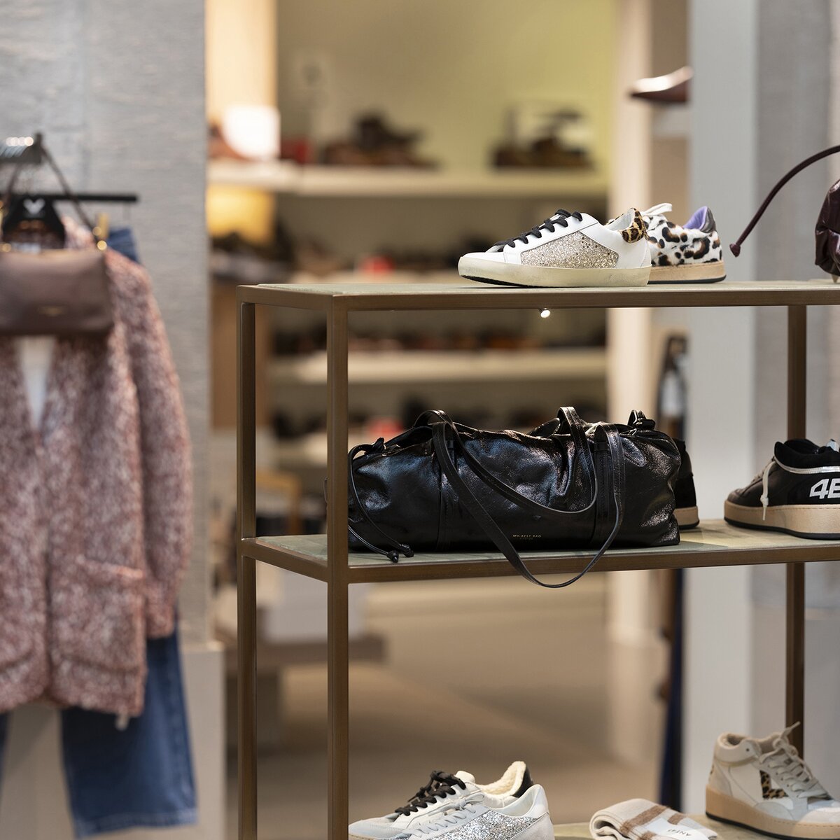 Une métamorphose totale chez Verduyn, des chaussures au sac assorti !