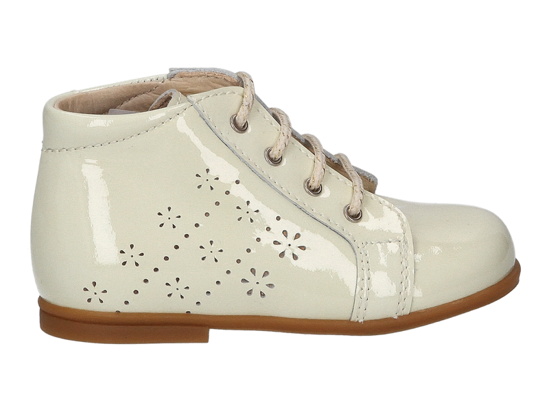 Bekijk product 'Beberlis Veterschoenen Geel' Beberlis Veterschoenen Geel