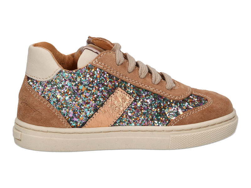 Voir le produit 'Babybotte Baskets Rose' (en anglais) Babybotte Baskets Rose