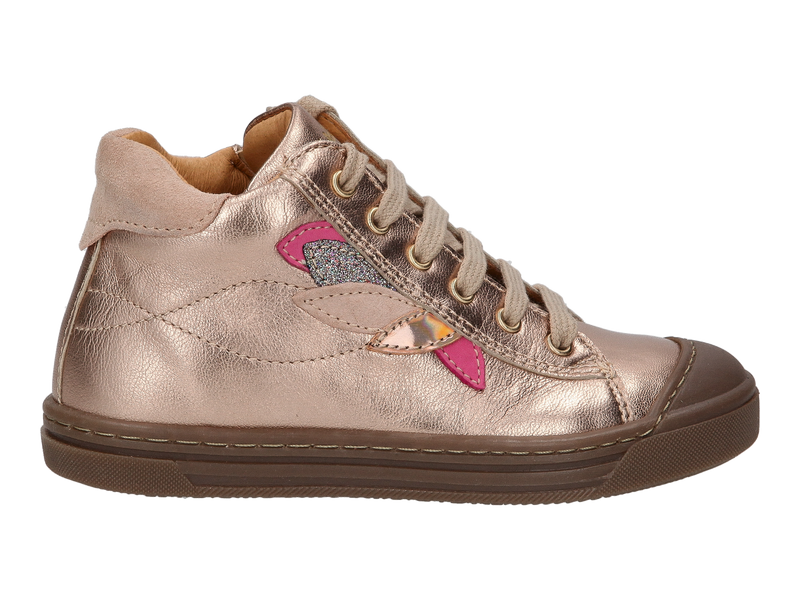 Voir le produit 'Babybotte Baskets Rose' (en anglais) Babybotte Baskets Rose