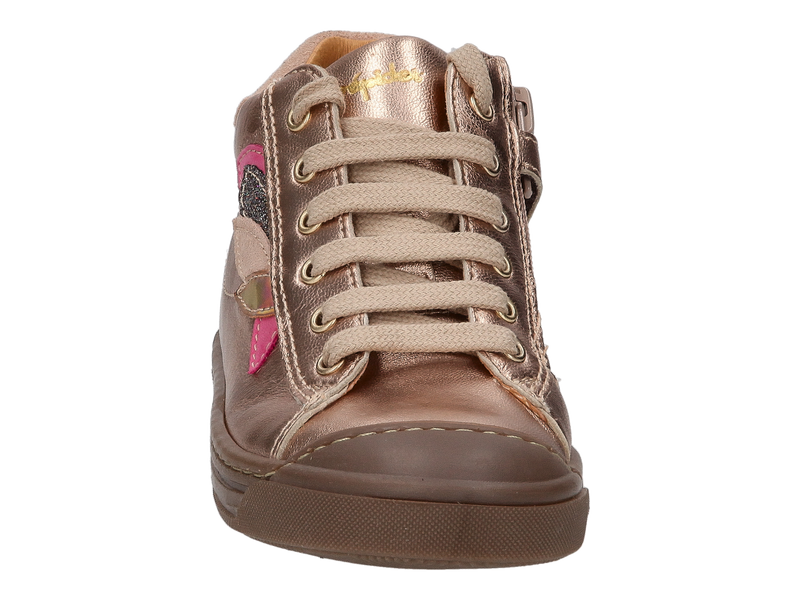 Voir le produit 'Babybotte Baskets Rose' (en anglais) Babybotte Baskets Rose