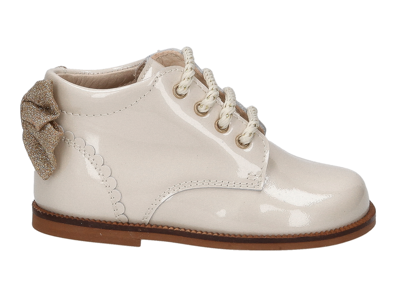Bekijk product 'Beberlis Veterschoenen Off White' Beberlis Veterschoenen Off White