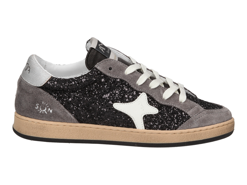 Bekijk product 'Ama Brand Sneakers Zwart' Ama Brand Sneakers Zwart