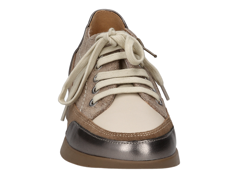 Voir le produit 'Emilie Karston Baskets Taupe' (en anglais) Emilie Karston Baskets Taupe