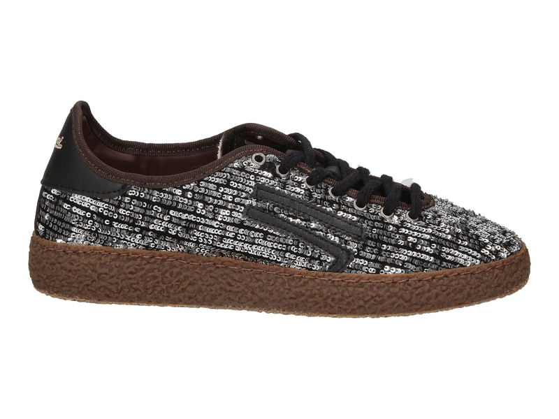 Voir le produit 'Puraai Baskets Noir' (en anglais) Puraai Baskets Noir