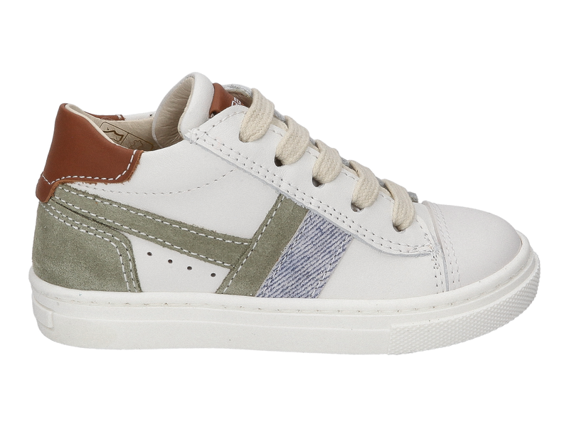 Voir le produit 'Banaline Baskets Blanc' (en anglais) Banaline Baskets Blanc