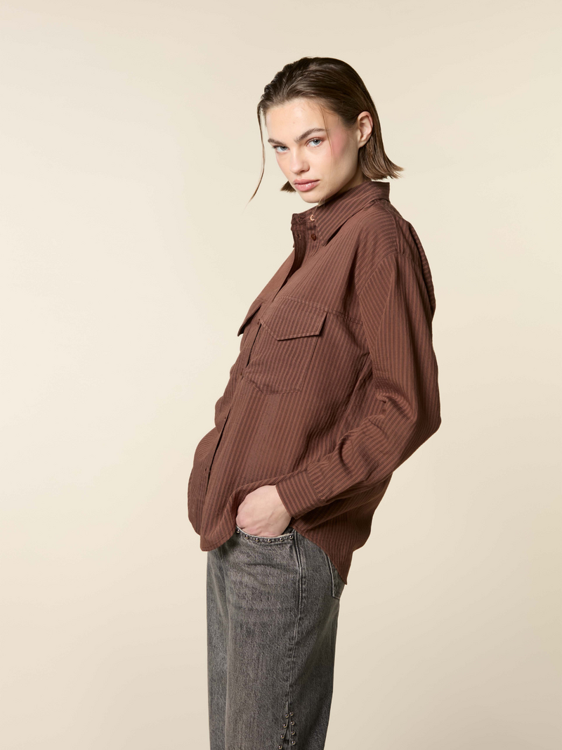 Voir le produit 'Homage Blouses Brun' (en anglais) Homage Blouses Brun