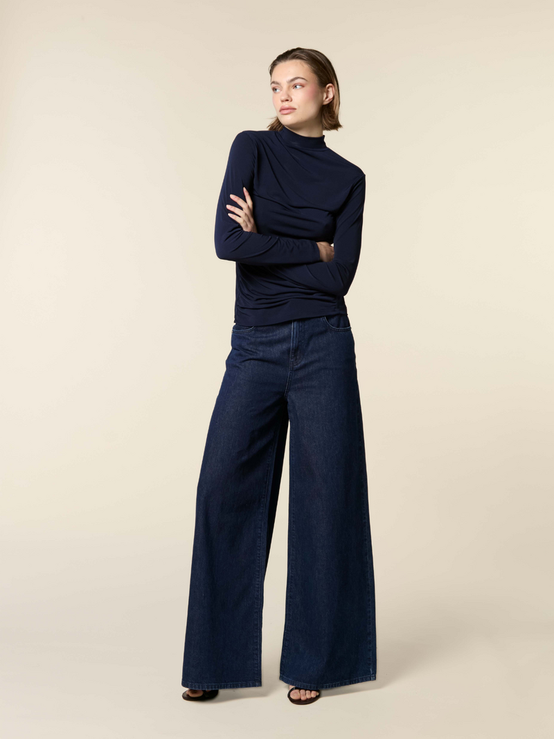 Voir le produit 'Homage Pantalons Bleu' (en anglais) Homage Pantalons Bleu