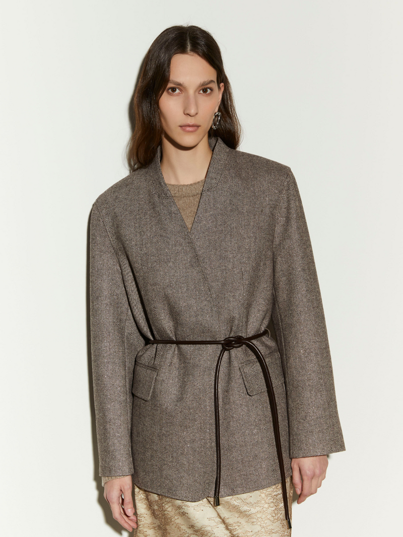 Isabelle Blanche Blazers Bruin
