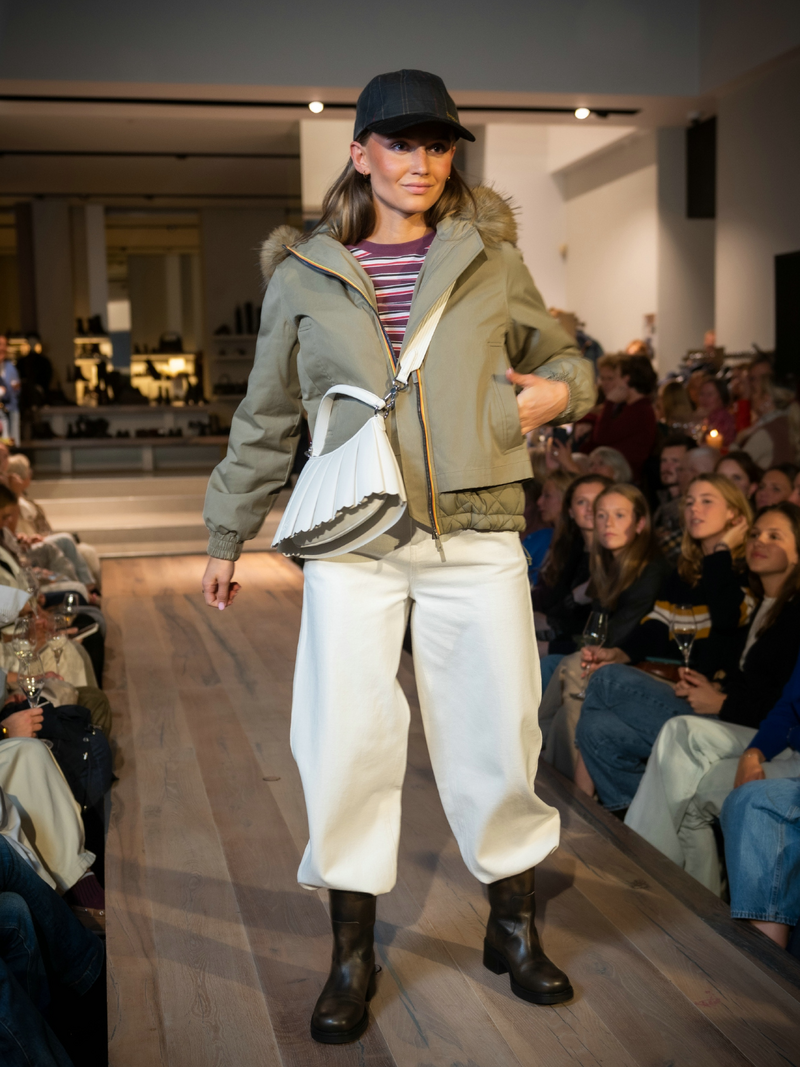 View product 'Leon & Harper Trousers Off White' Leon & Harper Trousers Off White