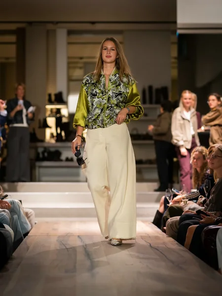 Off-white broek met boots van Barbour