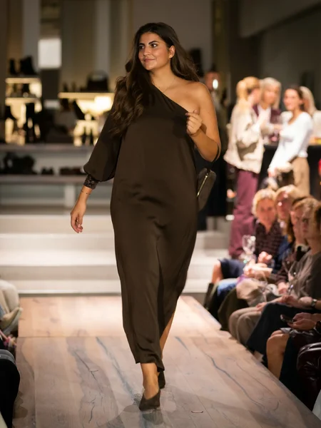 Bruine jurk met bruine slingbacks